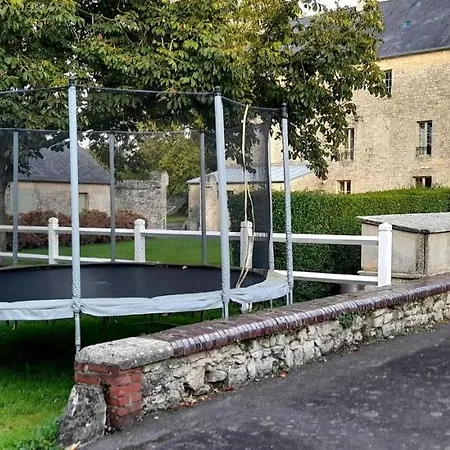 Chateau De Monceaux 5mn De Proche Holiday home *