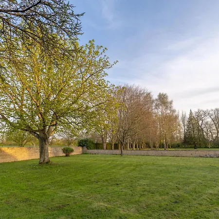 Chateau De Monceaux 5mn De Proche Holiday home Bayeux